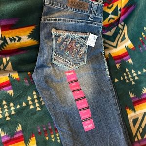 Rock ‘n’ roll denim new with tags. Great detail beautiful pockets.